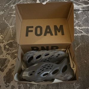 Yeezy Foam Runners Mixed Granite size 10